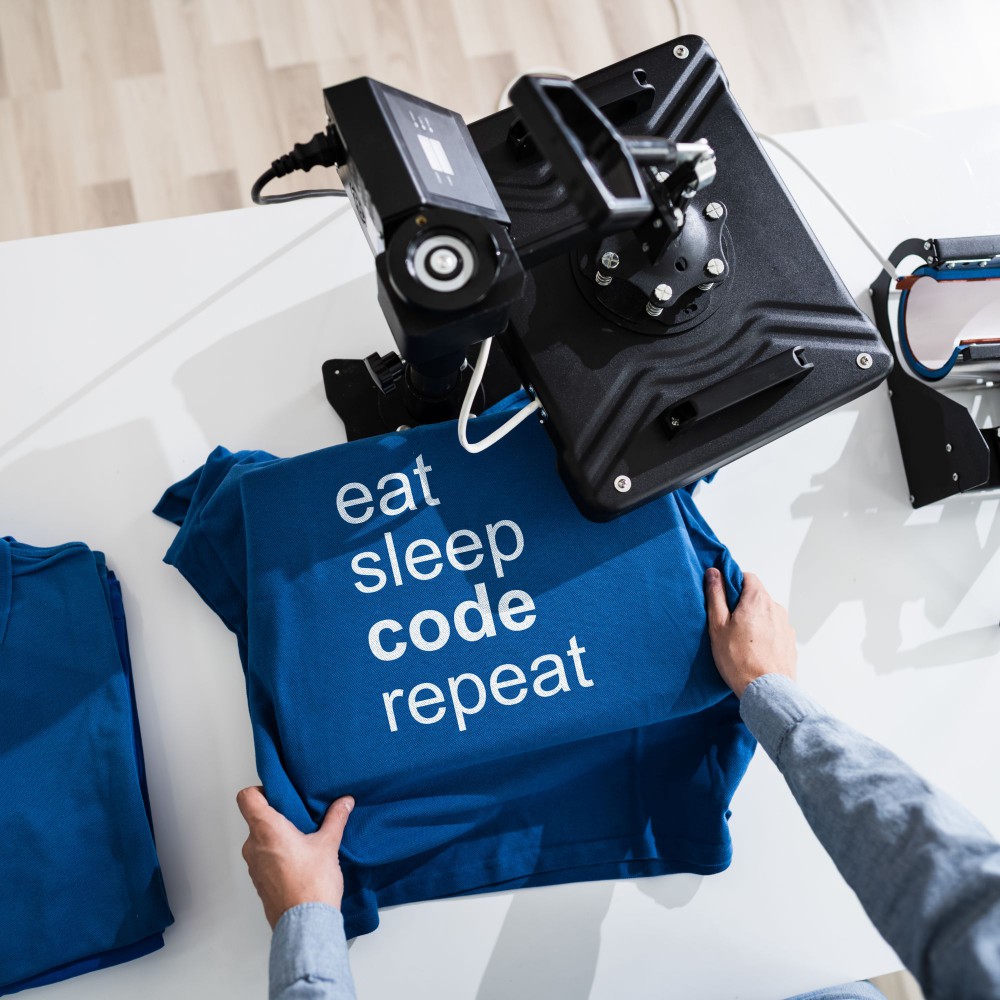 Τύπωσε το Λογότυπό σου σε Μπλούζα – Οφέλη, Επιλογές Εκτύπωσης και Κόστος