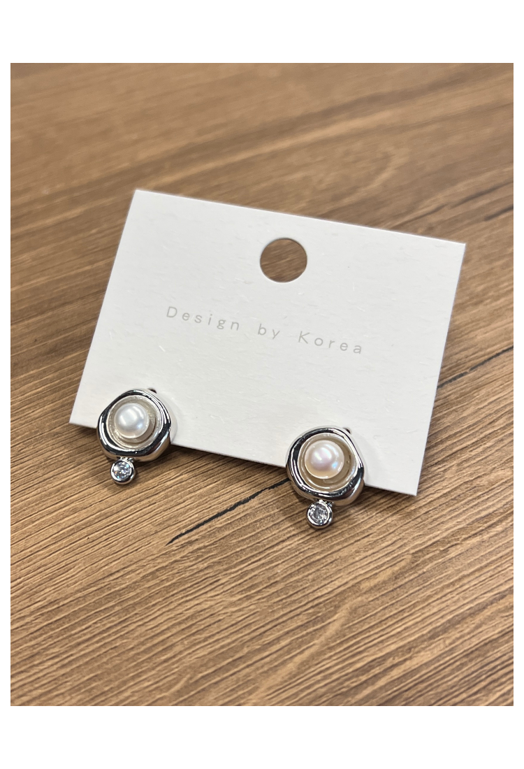 Stud Earrings With Pearl WER316