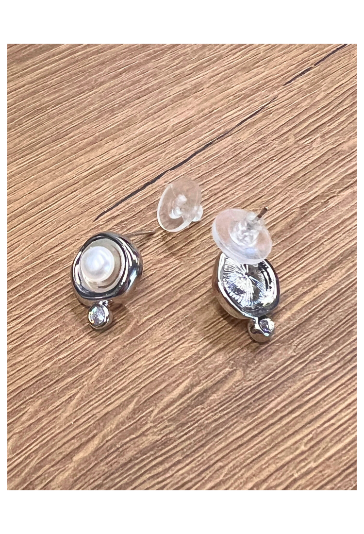 Stud Earrings With Pearl WER316