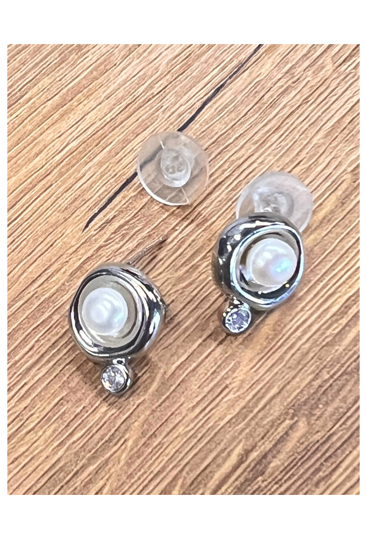 Stud Earrings With Pearl WER316