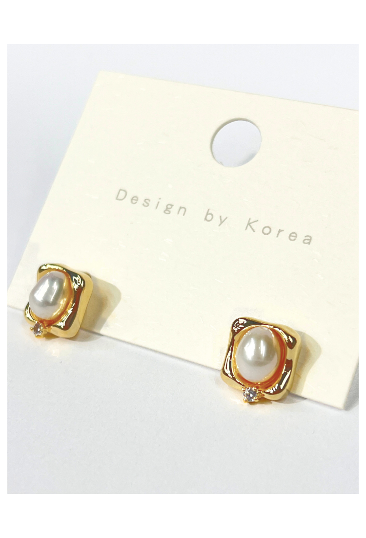 Earrings With Forged Frame And Pearl WER332