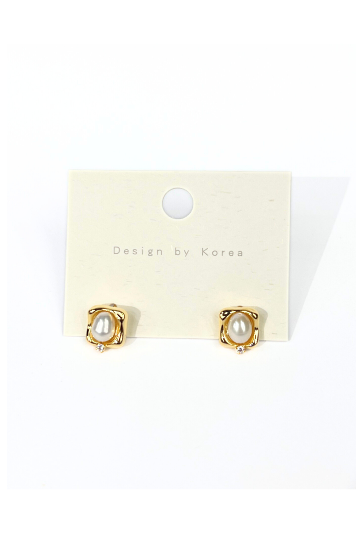 Earrings With Forged Frame And Pearl WER332