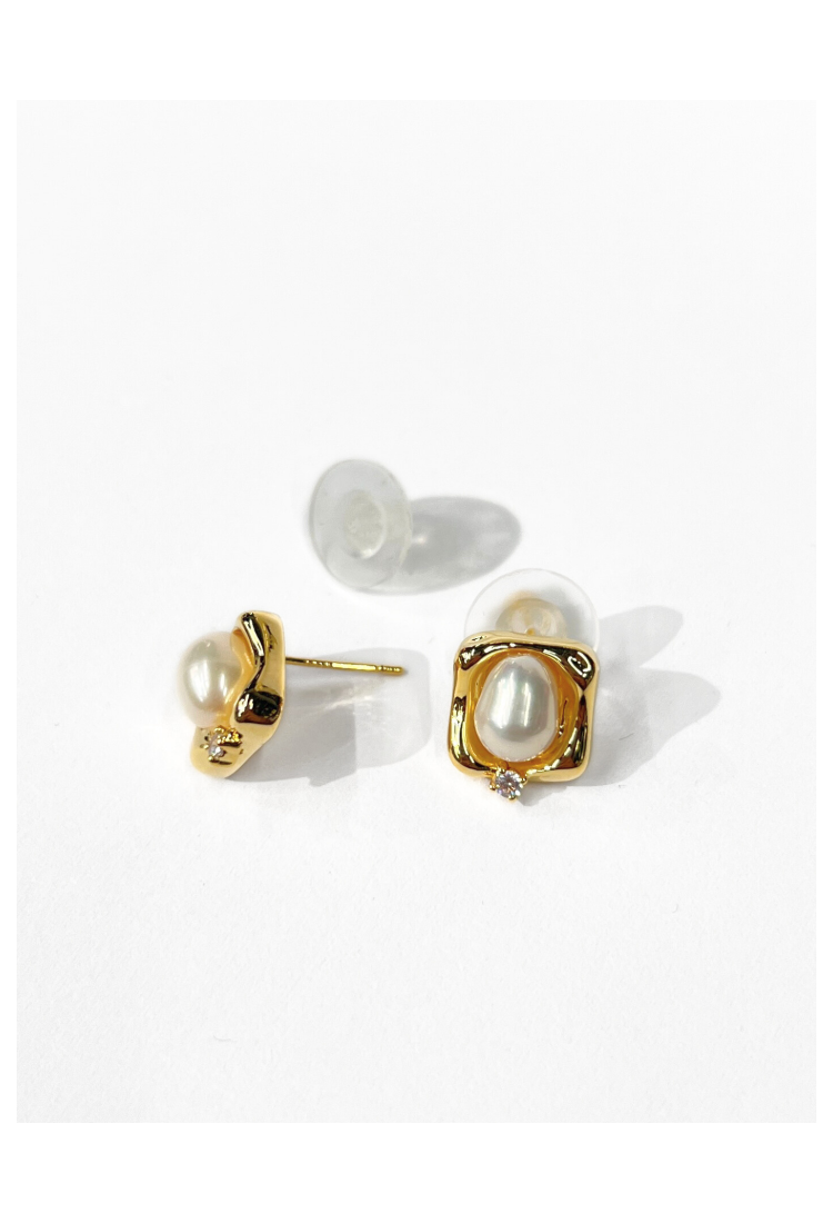 Earrings With Forged Frame And Pearl WER332