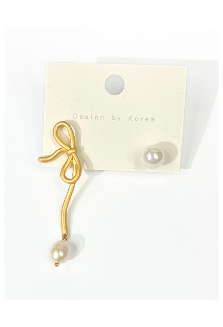 Asymmetrical Stud Earrings With Pearl WER334