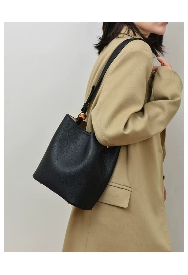 Women's Crossbody / Shoulder Bag 525602 Women's Crossbody / Shoulder Bag 525602