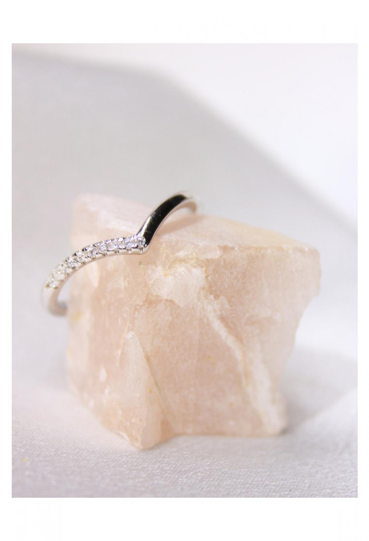 Women's Silver V Shape Ring With Shiny Stones 527365