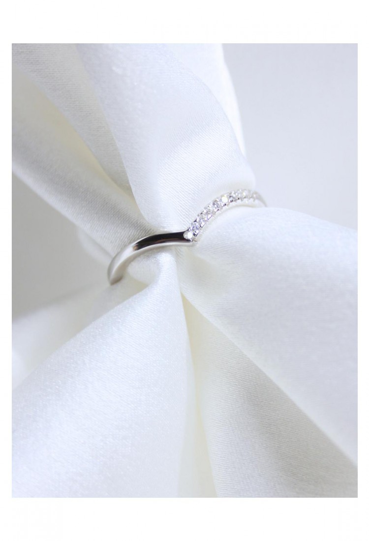 Women's Silver V Shape Ring With Shiny Stones 527365