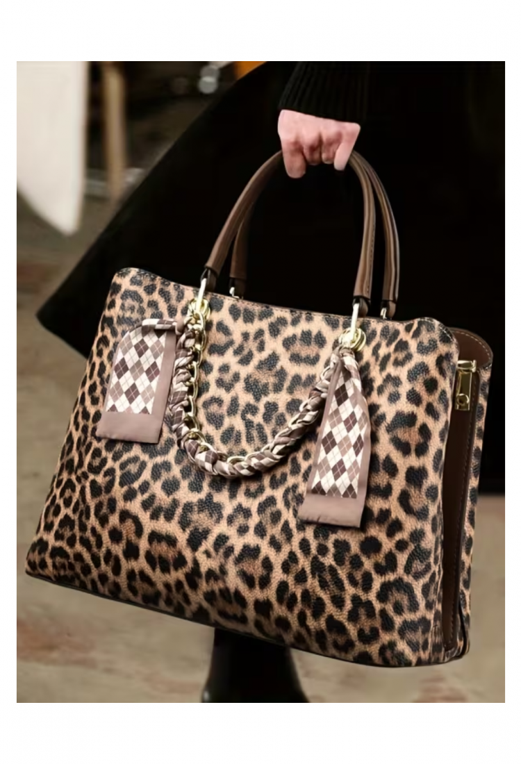 Women's Leopard Print Handbag 527607 Women's leopard print handbag with decorative chain 527607