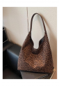 Women's oversized leopard print shoulder bag 527586